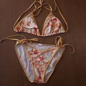 Colourful bikini (free with purchase!)